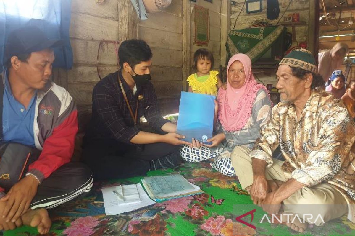 Jasa Raharja Babel serahkan santunan kecelakaan di Desa Air Limau Muntok