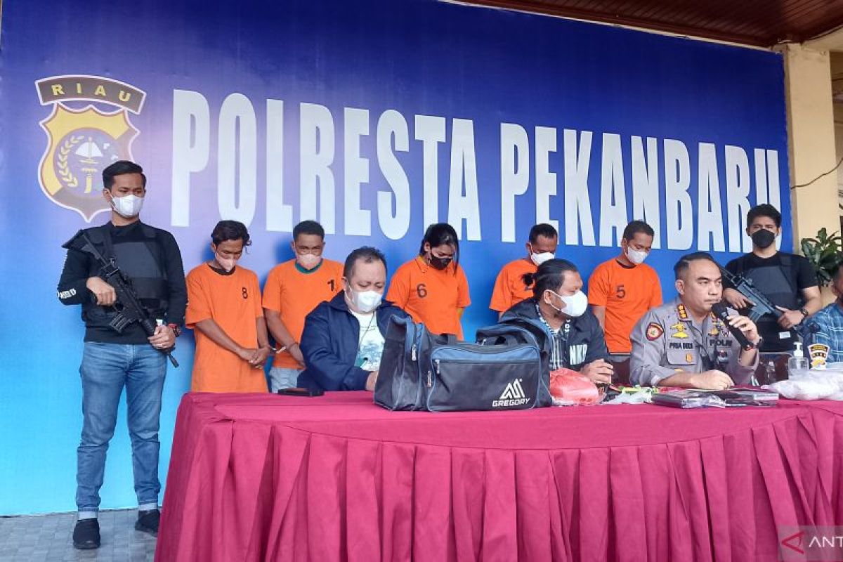 Polisi Pekanbaru tangkap lima pengedar sabu-sabu dengan bukti 2,4 kg