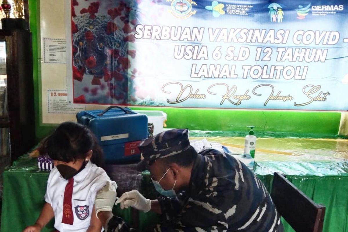 Lanal Tolitoli laksanakan "Serbuan Vaksinasi" di SD Negeri 2