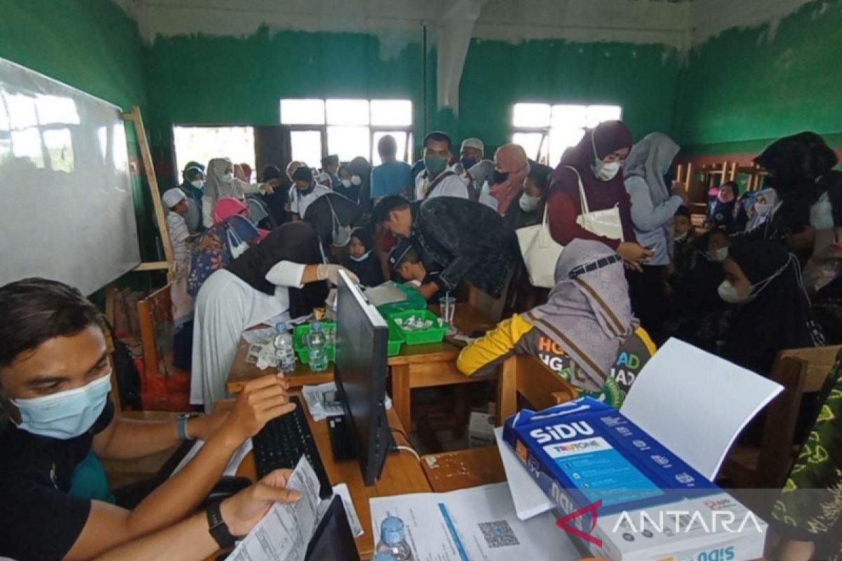 Vaksinasi pelajar BIN Kalsel di Ponpes Ummul Qura' membludak
