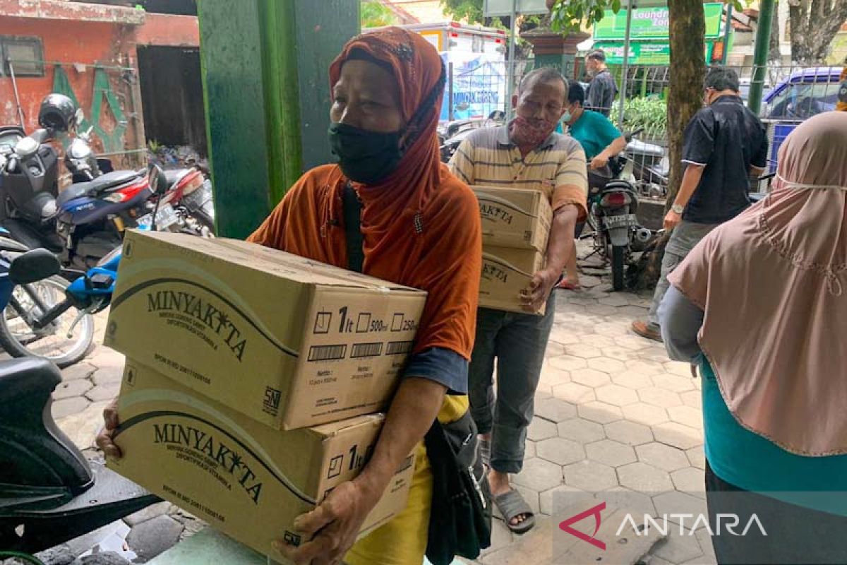 Dua pasar tradisional Kota Yogyakarta terima 6.000 liter minyak goreng