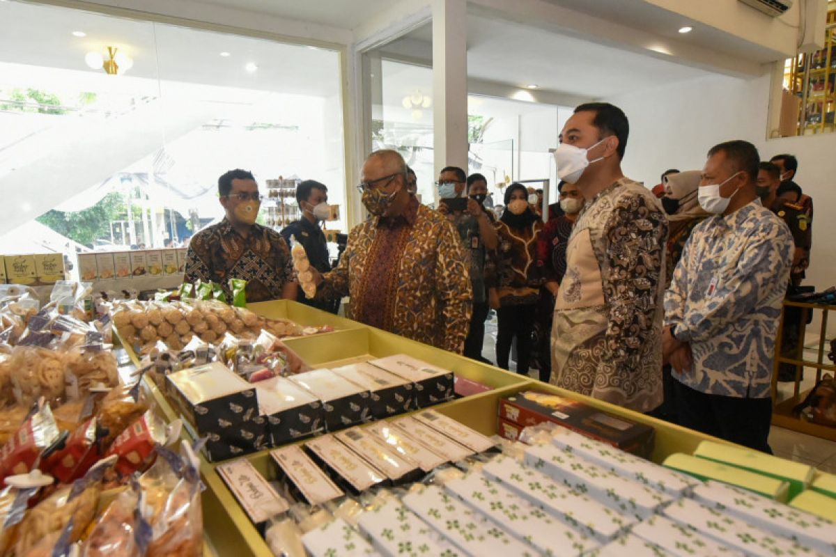 Produk UMKM berkelas Kota Pahlawan hadir di Surabaya Kriya Gallery