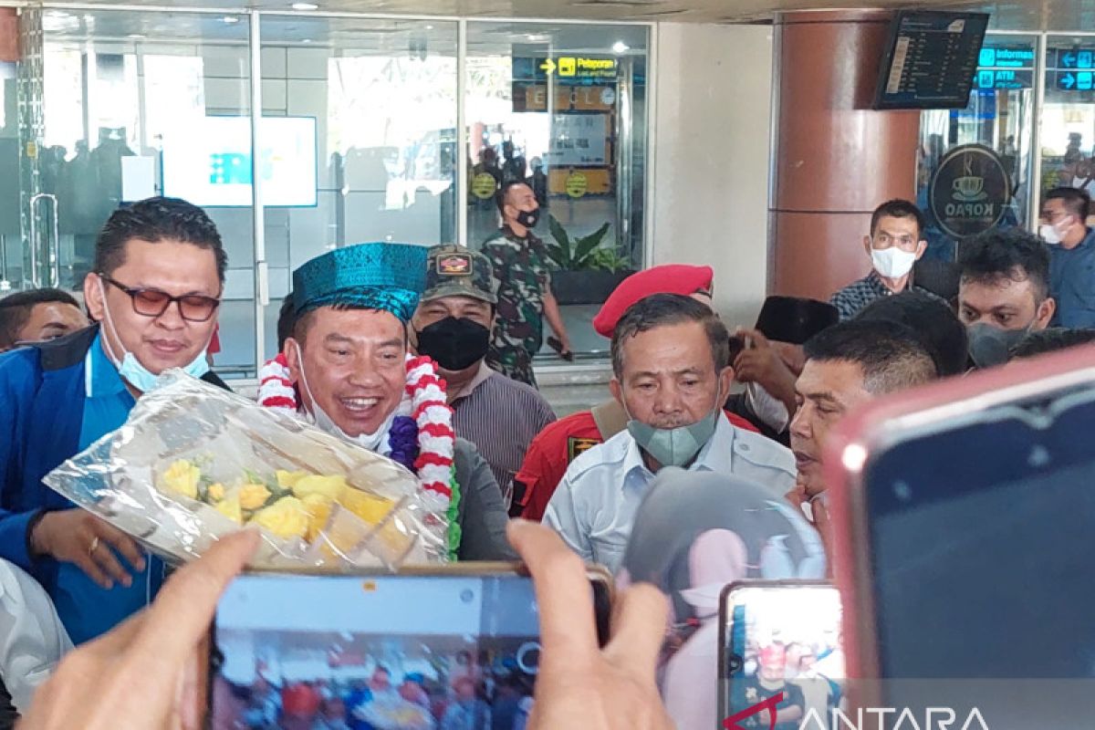 Keluar dari Lapas Sukamiskin, mantan Bupati Rohul tersangkut korupsi disambut meriah