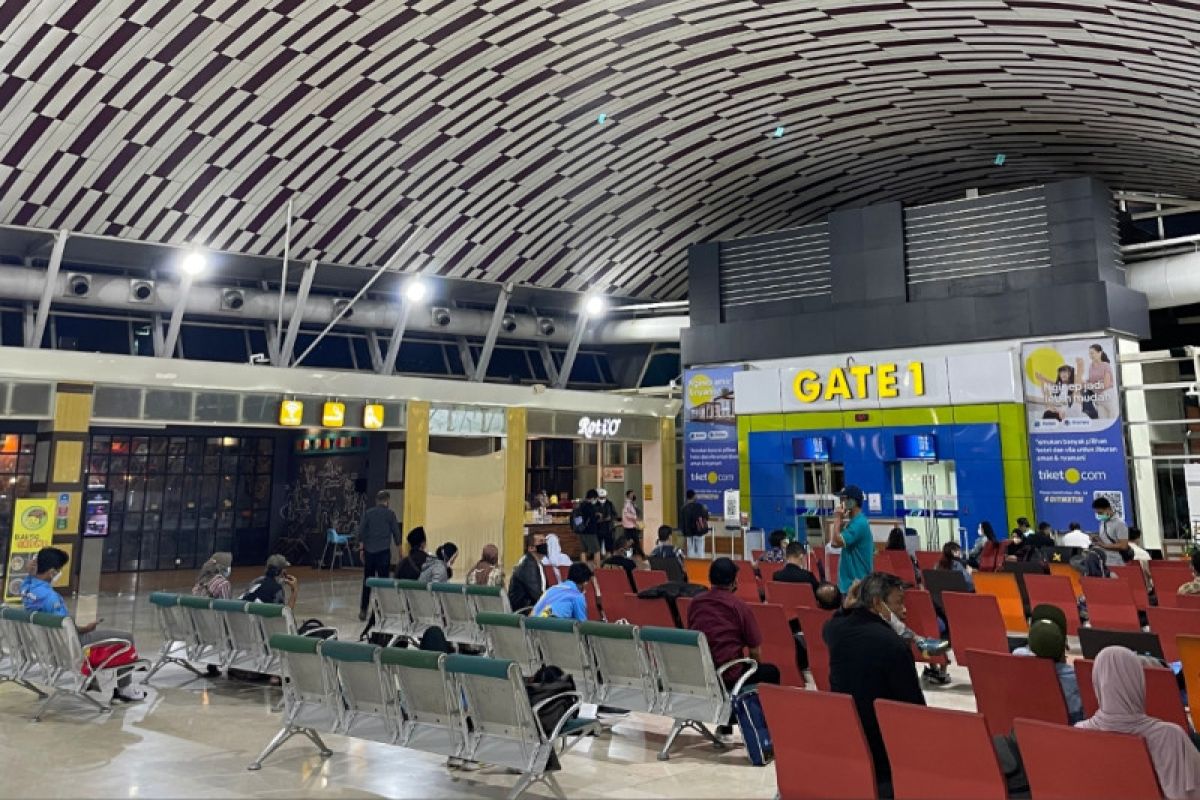 Bandara Hasanuddin mulai berlakukan perjalanan tanpa antigen dan PCR