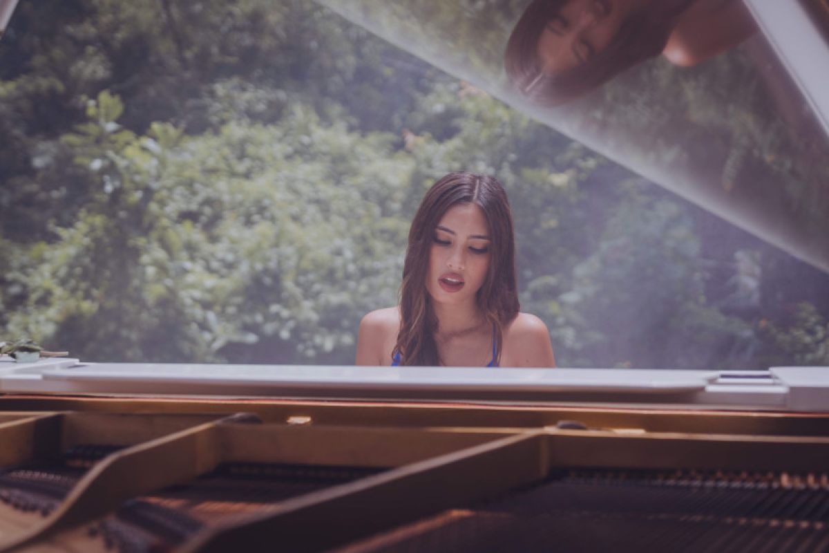 Sorenza rilis video musik lagu "Sensitive"