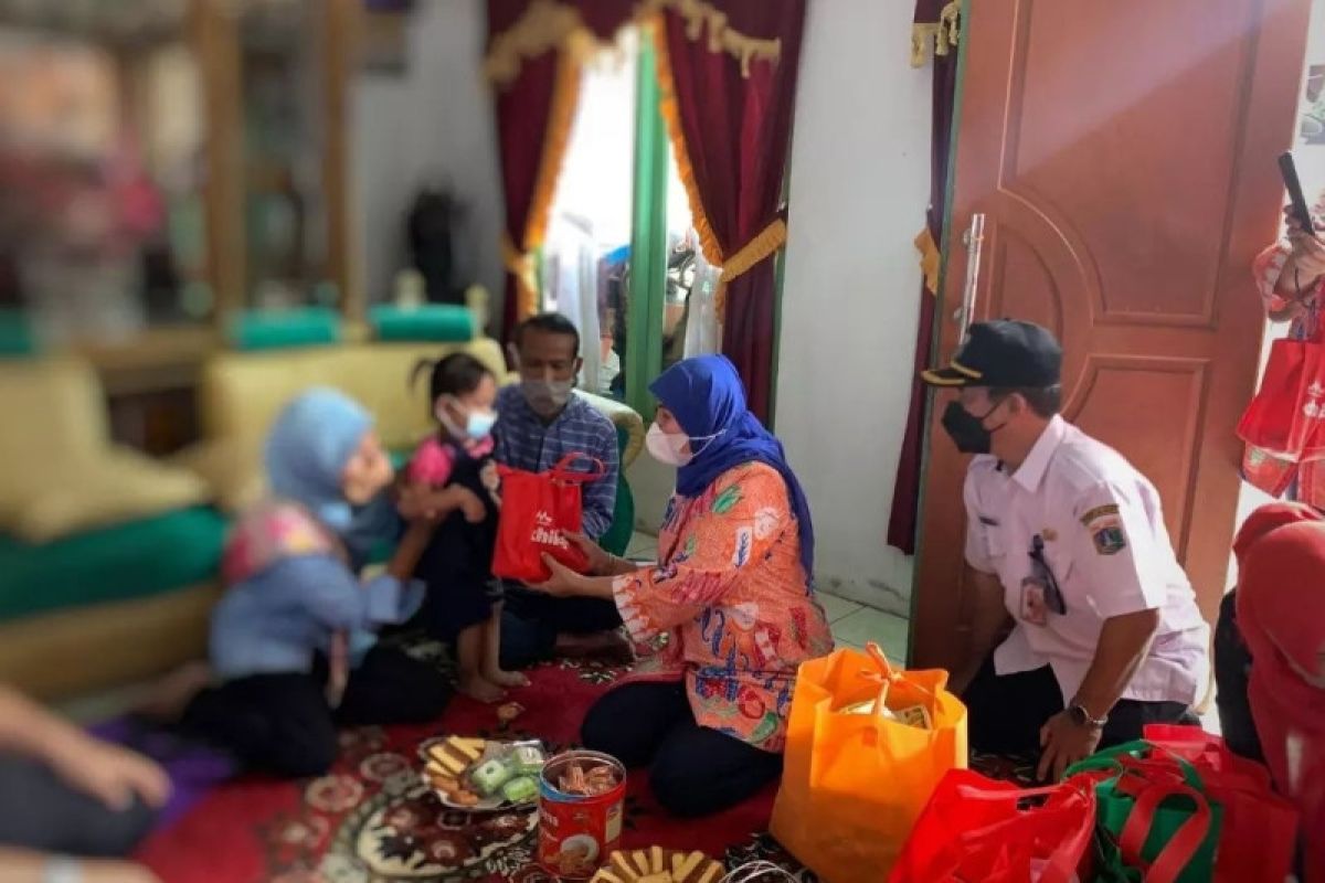 Pemkot Jaktim beri bantuan bagi balita gizi kurang di Kramat Jati