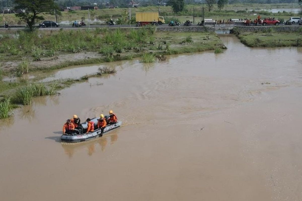 Anak tenggelam di Sungai Tuntang Grobogan belum ditemukan, SAR jeda