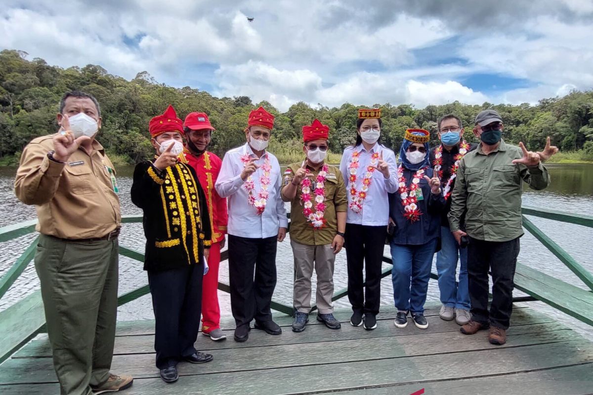 Wamen LHK resmikan wisata pengamatan burung Danau Tambing TNLL  di Poso