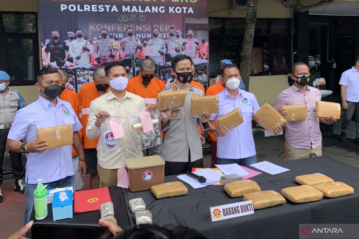 Polisi gagalkan peredaran 14,7 kilogram ganja di Kota Malang