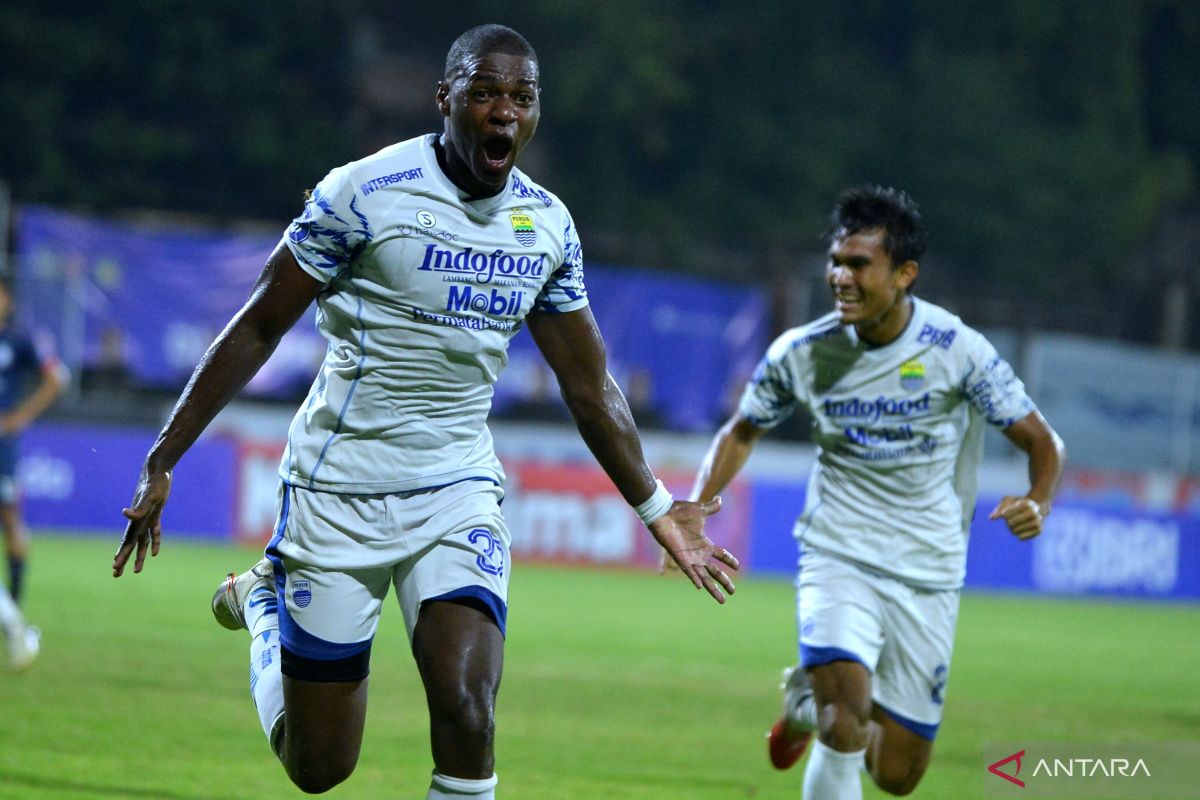 Persib Bandung  tekuk Madura United 3-2