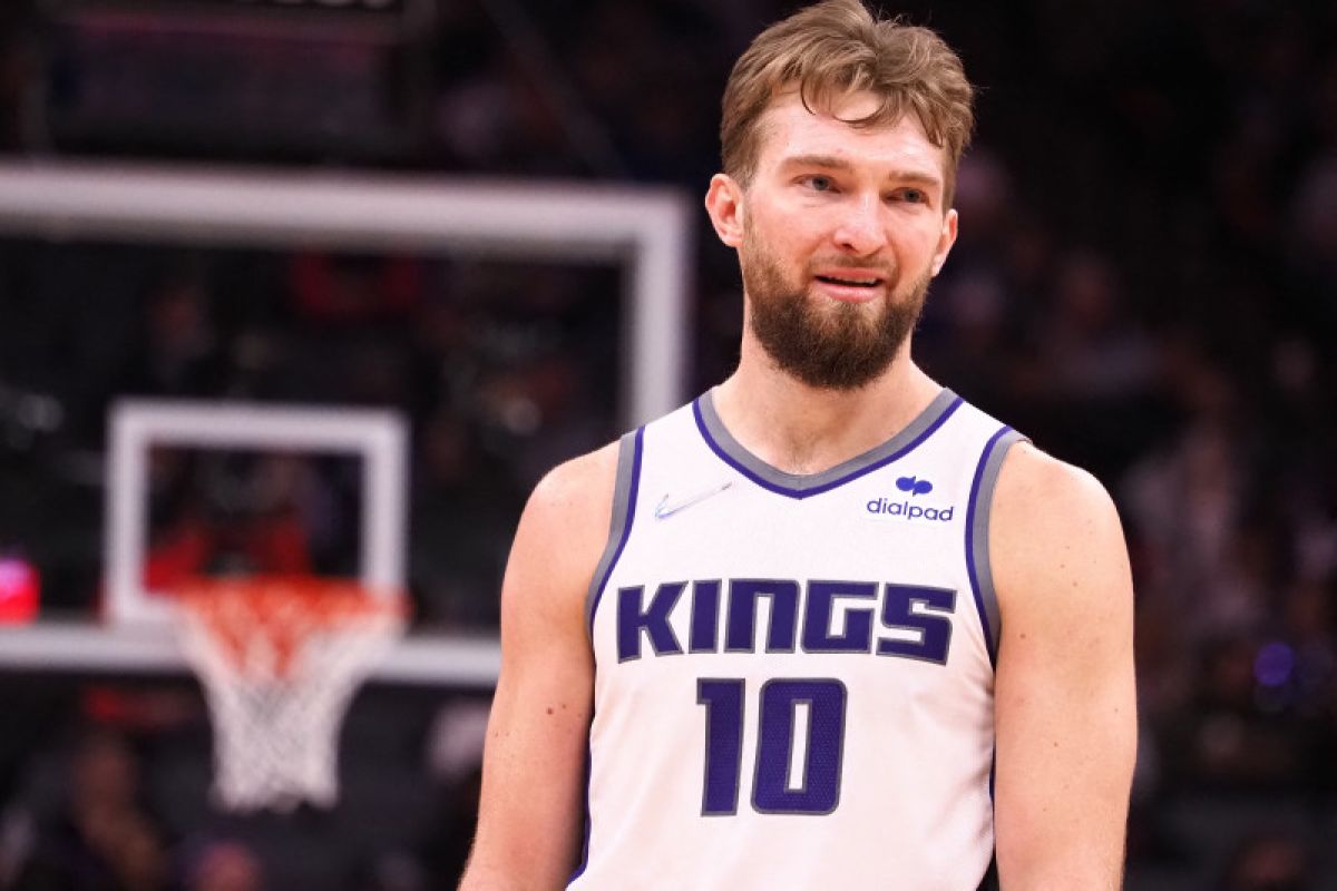 NBA skors Domantas Sabonis karena bertengkar dengan ofisial