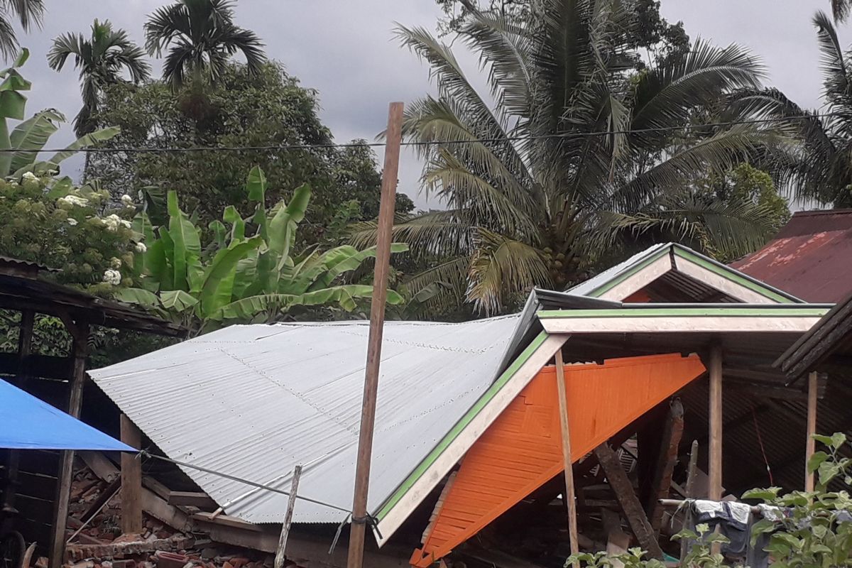 Korban jiwa gempa di Pasaman Barat bertambah dua orang