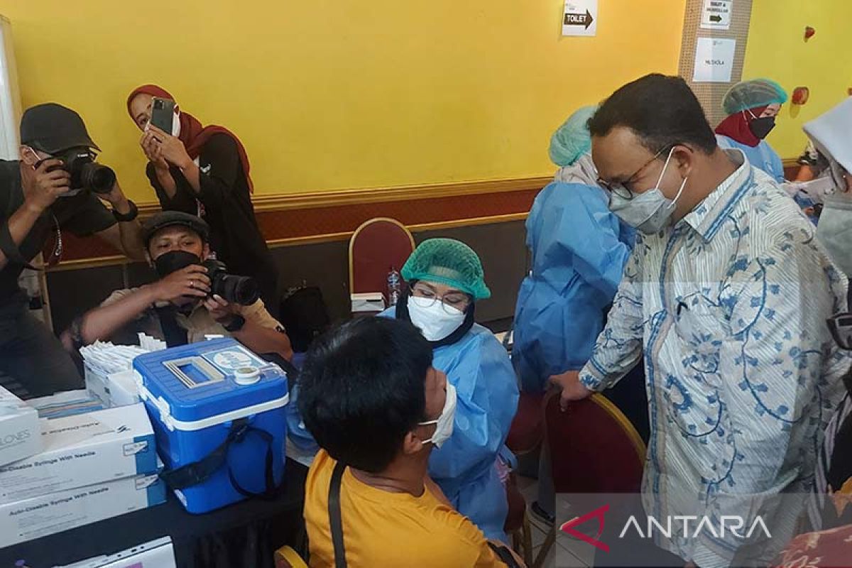 Anies ajak warga Jakarta tuntaskan vaksinasi COVID-19