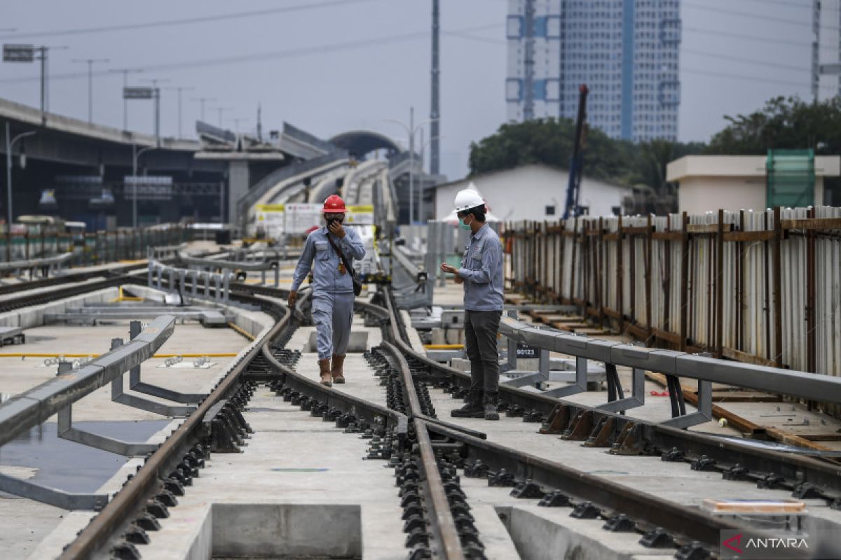 Polisi tangkap pengemudi ojek curi besi di proyek LRT Kuningan