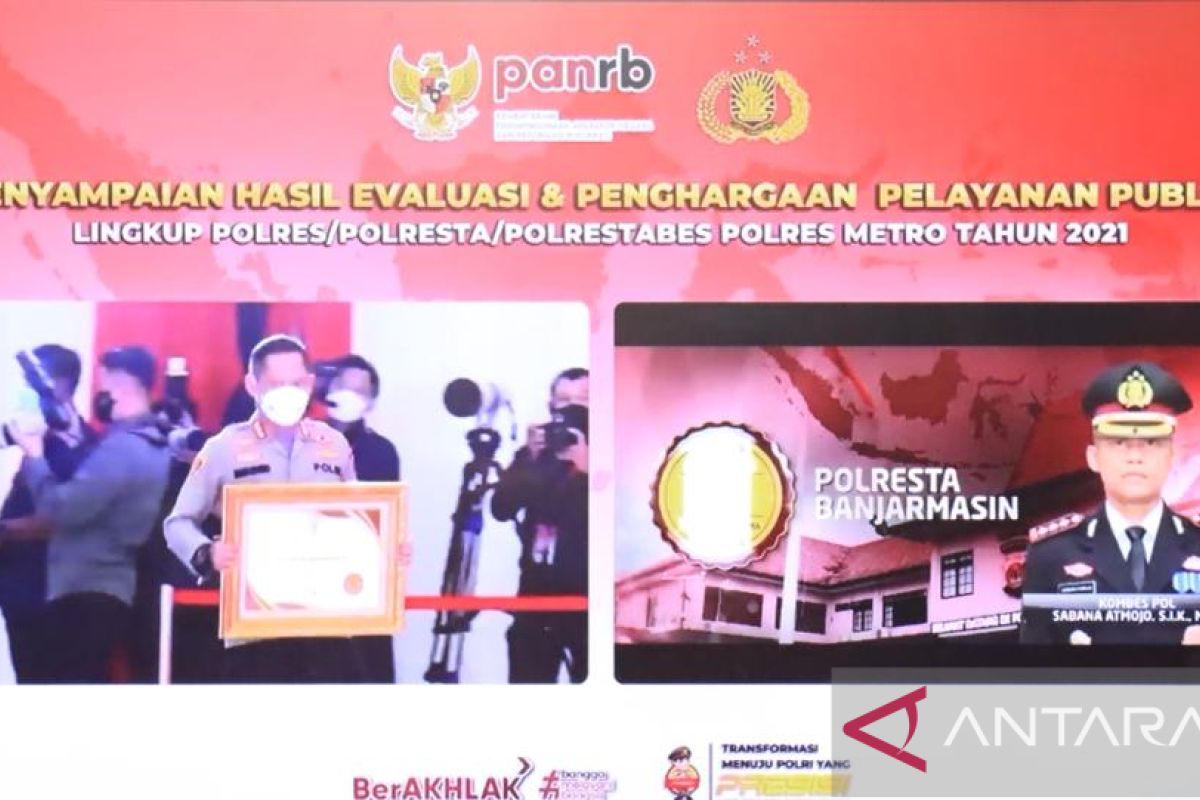 Banjarmasin Police receives ministry's excellent service award