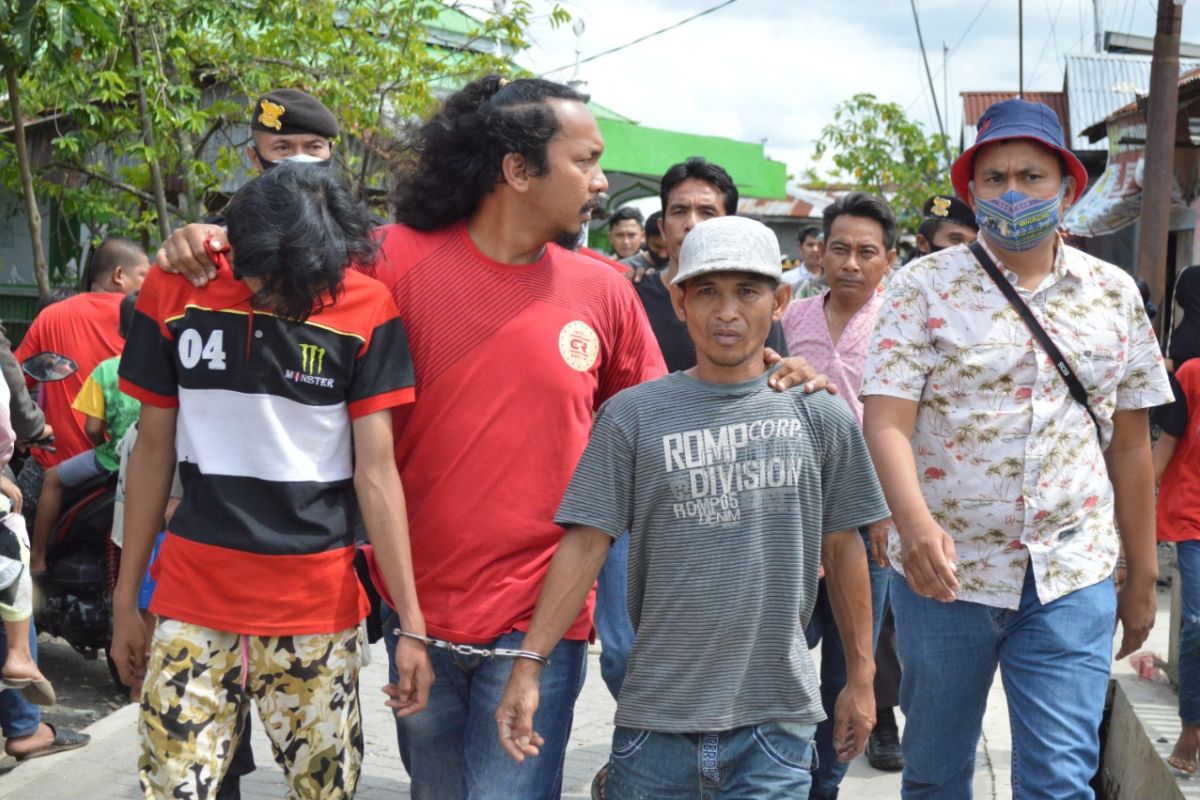 Aparat gabungan Gerebek Kampung Narkoba Sei Bilah