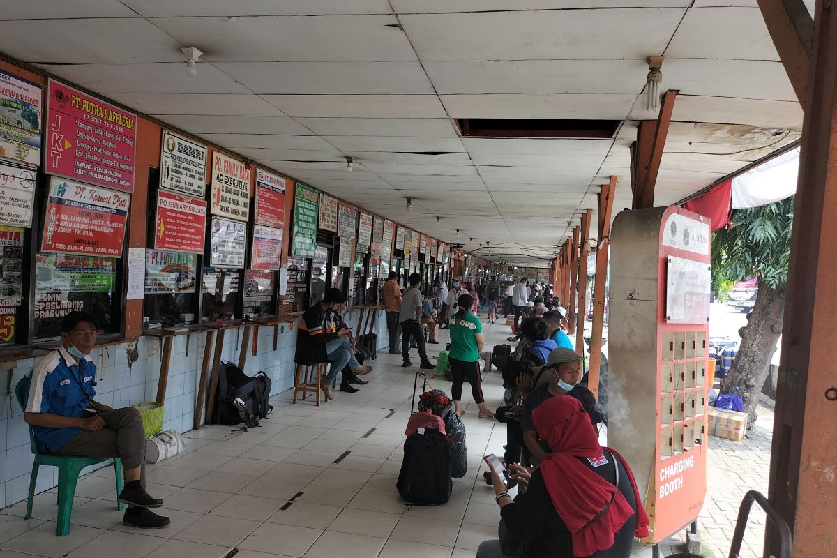 Jumlah Penumpang bus di Terminal Kalideres Jakbar belum meningkat