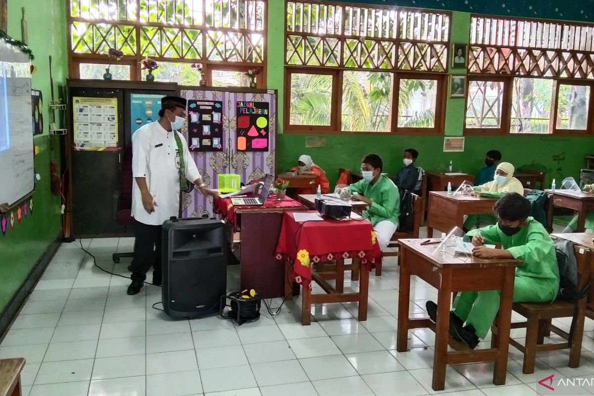 Jakarta still limits face-to-face learning capacity to 50 percent