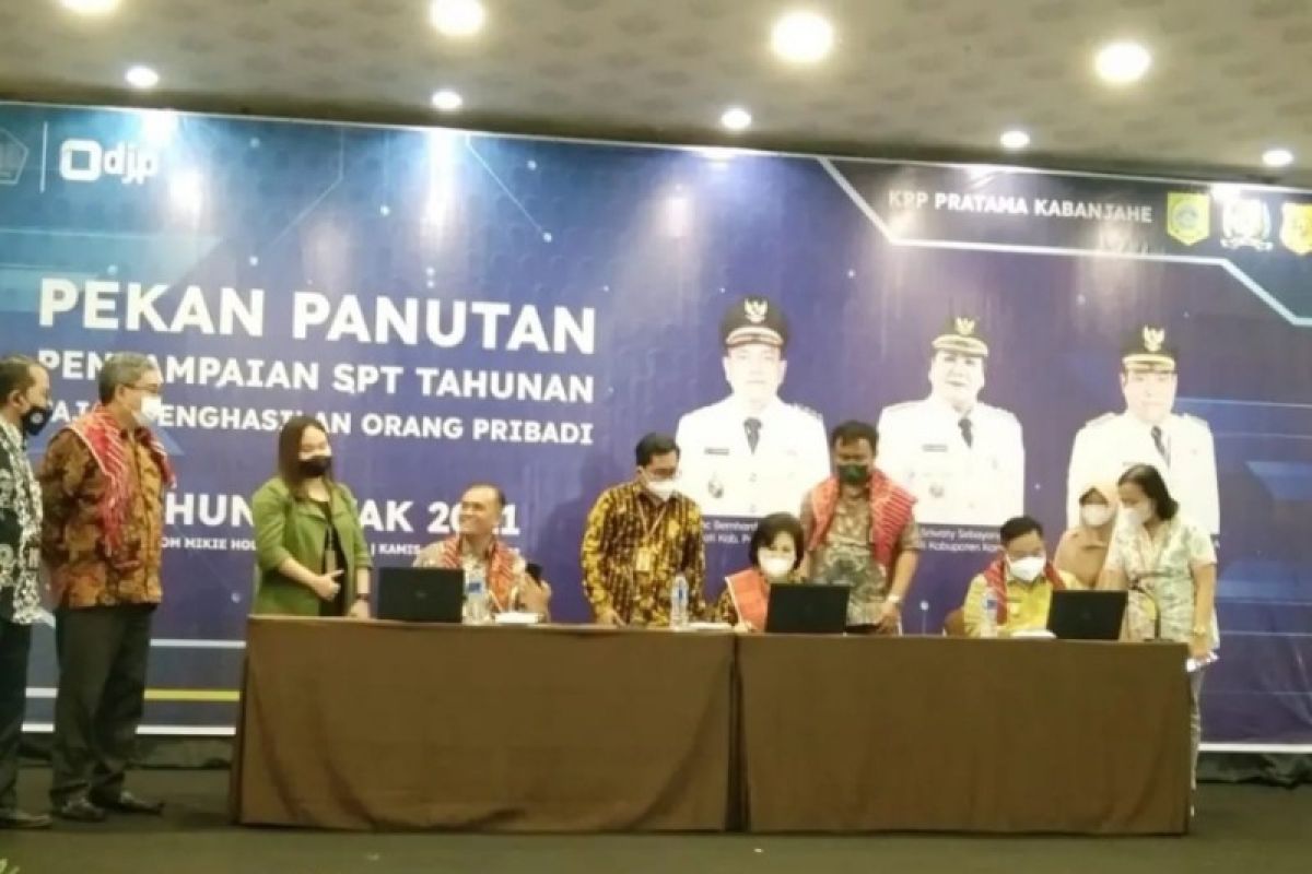 Bupati Eddy Berutu Lapor SPT Tahunan, ajak masyarakat bayar pajak tepat waktu