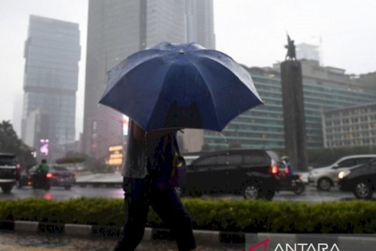 Sejumlah wilayah Jakarta berpotensi hujan petir disertai angin kencang