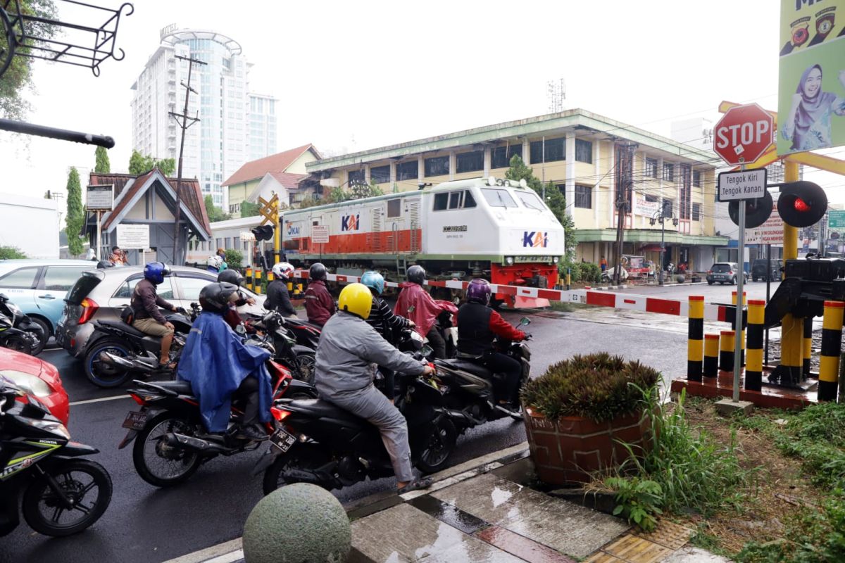 Sering kecelakaan, KAI ingatkan jaga keselamatan di perlintasan kereta