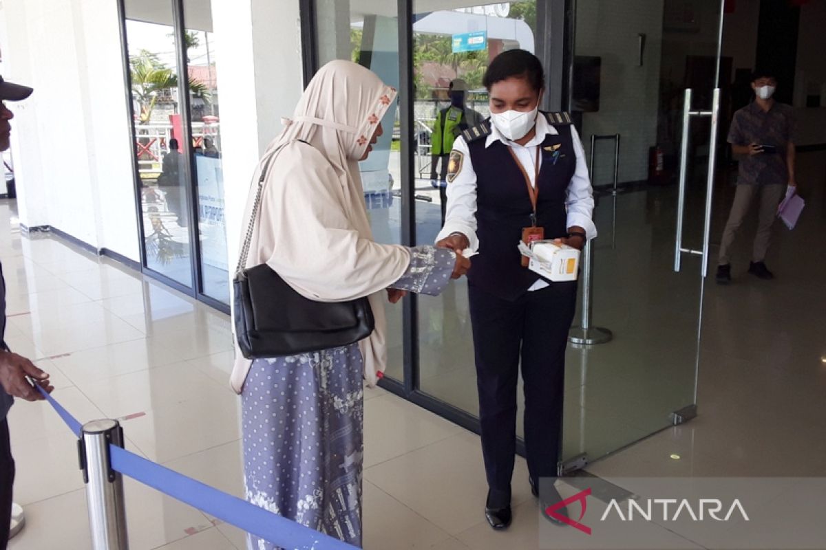 Warga Biak sambut baik pembebasan aturan PCR untuk keberangkatan