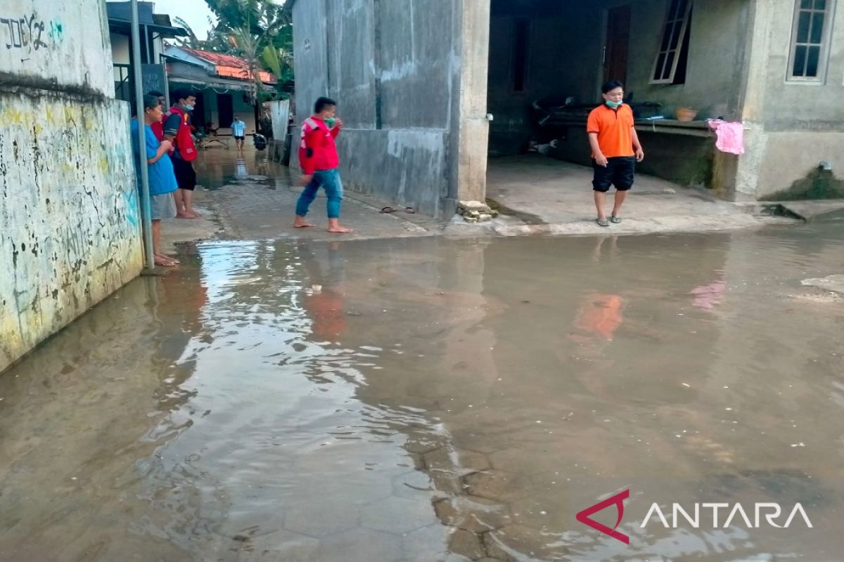 Banjir genangi permukiman warga Gladak Anyar Pamekasan