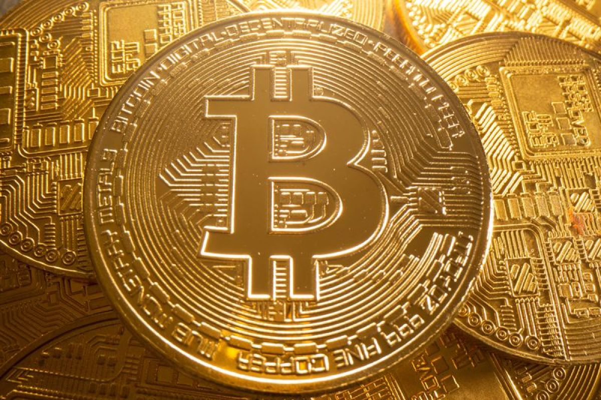 Bitcoin catat penurunan beruntun, jatuhnya stablecoin hancurkan kripto