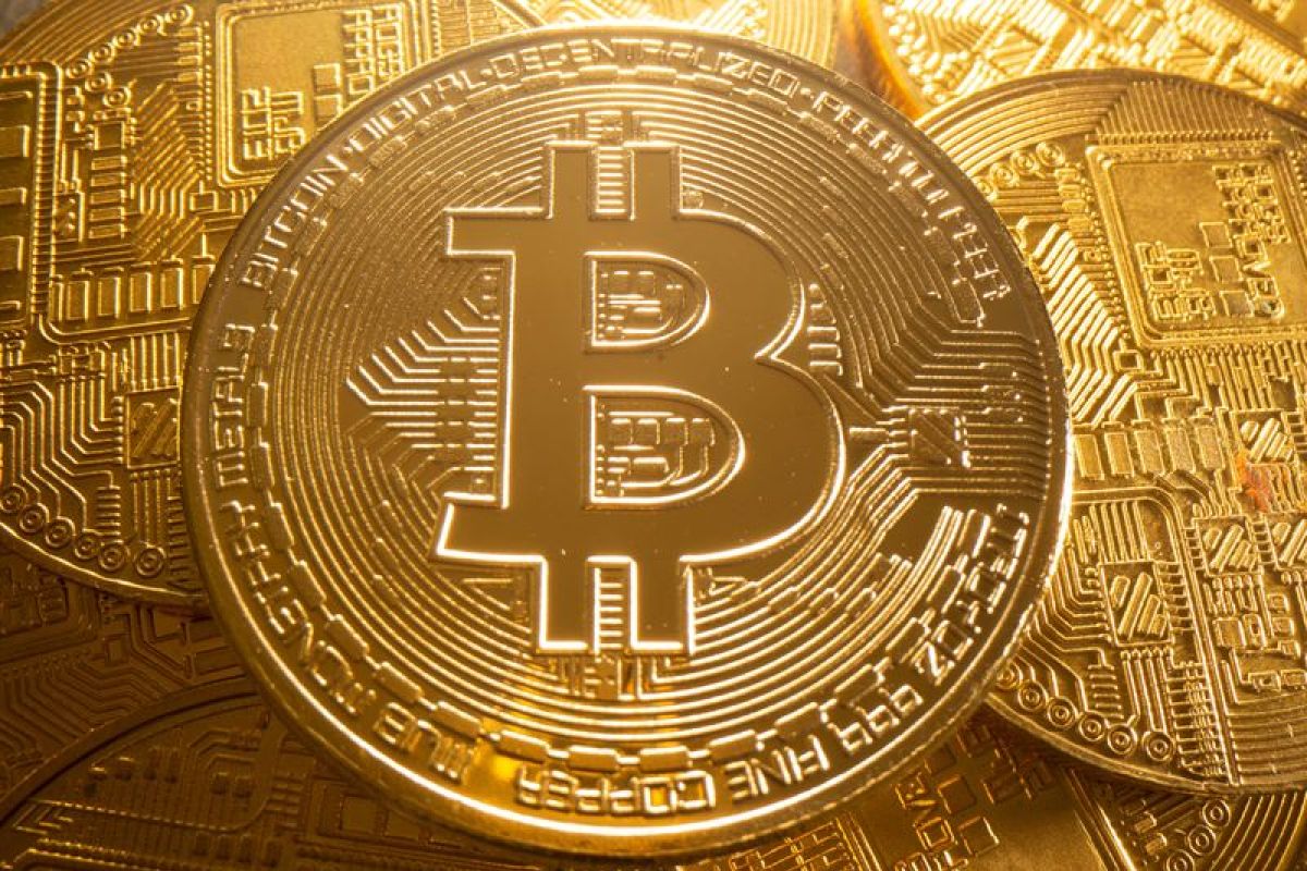 Bitcoin jatuh ke level terendah sejak Januari