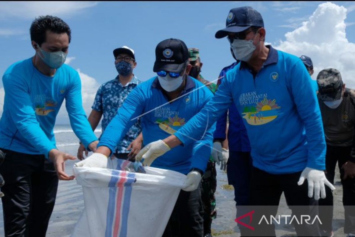Menteri KKP ajak Pemda kampanyekan kebersihan laut (video)