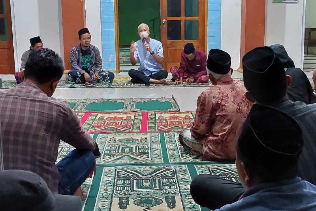 Ganjar rangkul warga Wadas dengan ajak berdialog