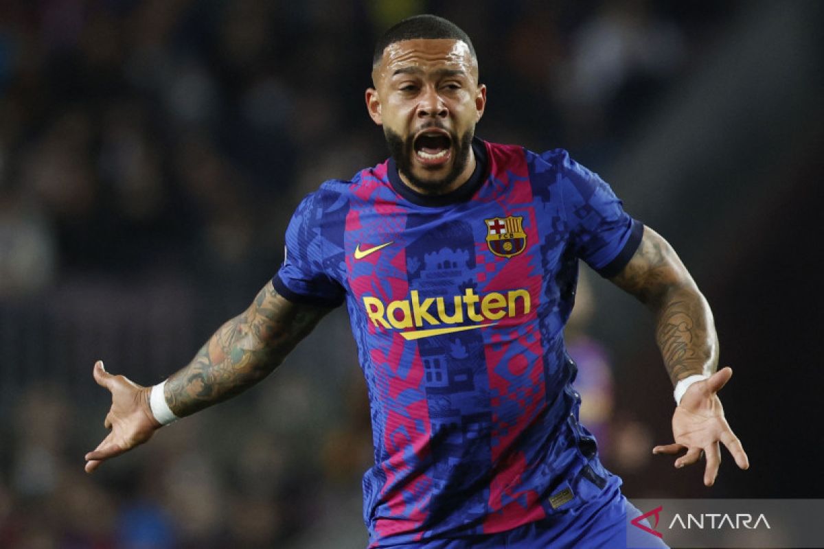 Barcelona rencana perpanjang kontrak Memphis