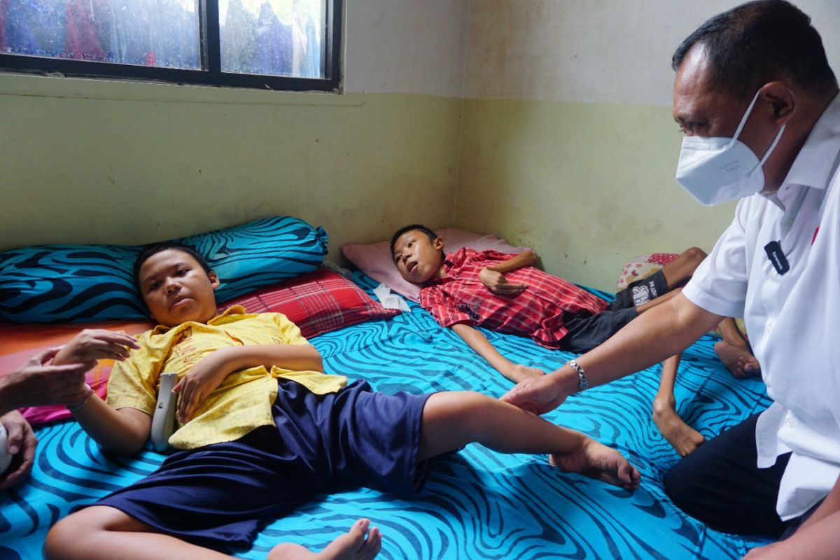 Dua bersaudara lumpuh di Surabaya kini dapat pelayanan kesehatan
