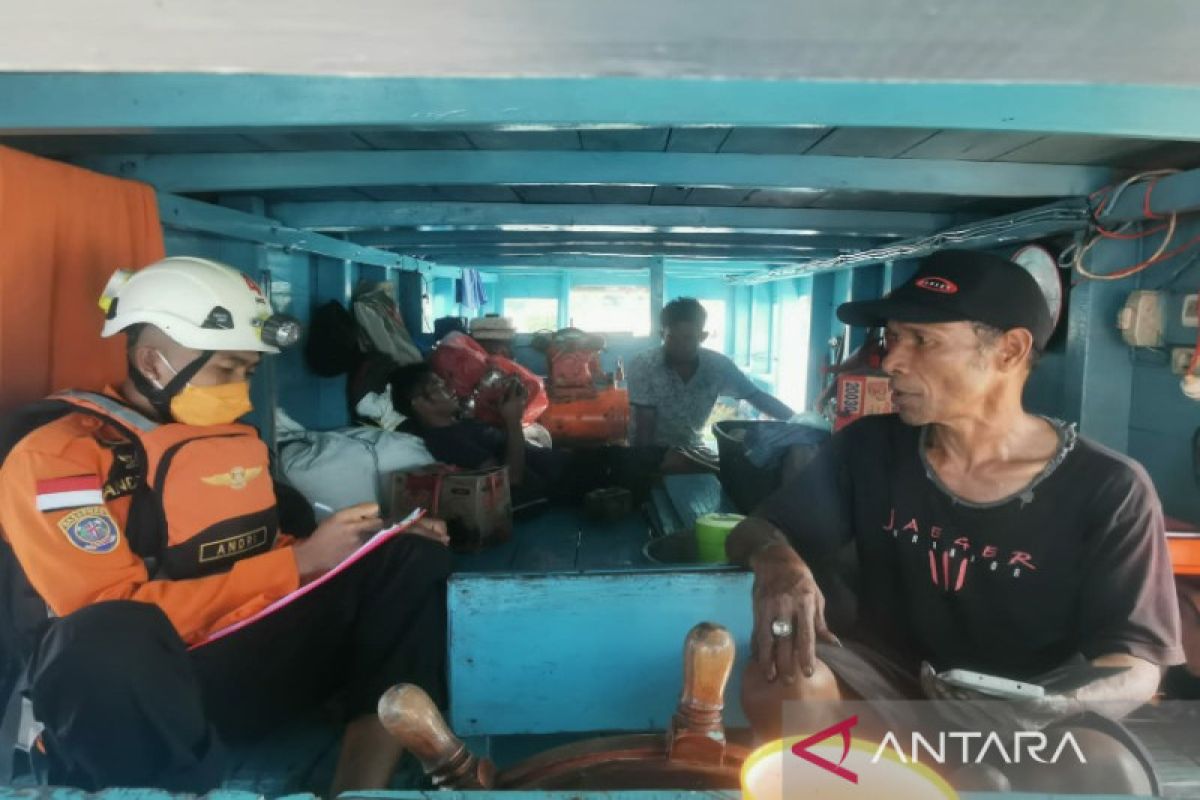 Basarnas Kendari selamatkan nelayan alami mati mesin di perairan Buton Selatan