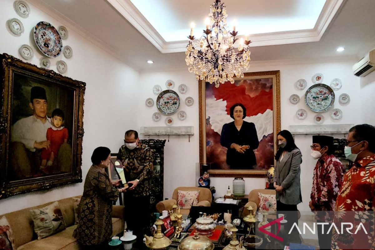 Megawati terima penghargaan "Lifetime Achievement Award" atasi krisis moneter 1998