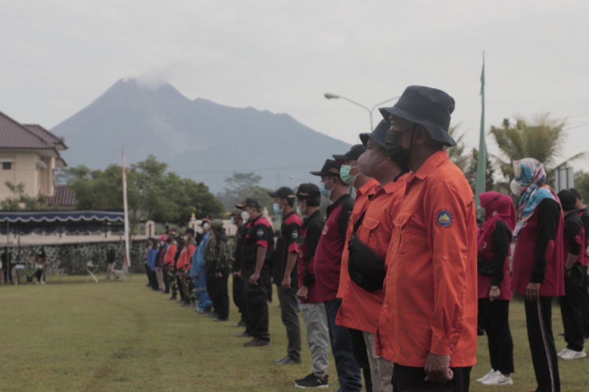 Bupati Sleman pantau kesiapsiagaan relawan bencana di lereng Gunung Merapi