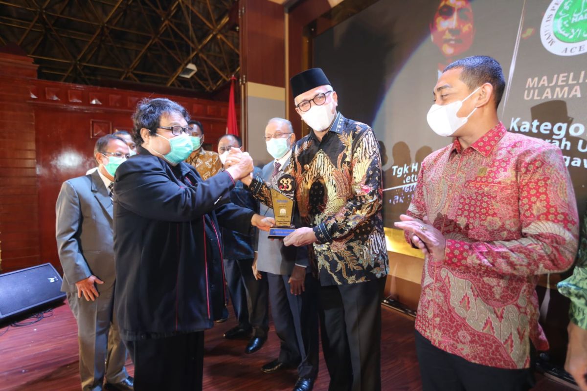 Sejumlah kepala daerah terima anugerah Serambi Indonesia Award