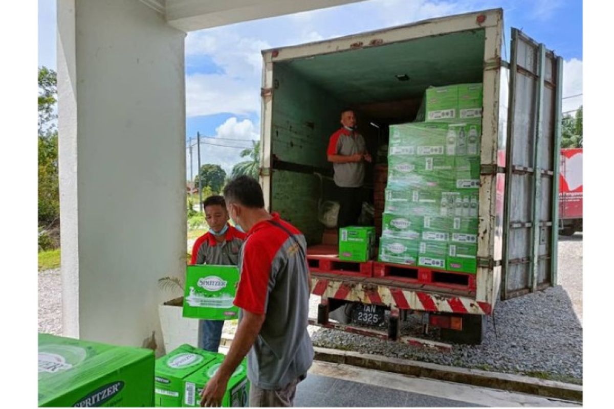 Spritzer sends bottled water to Terengganu flood victims