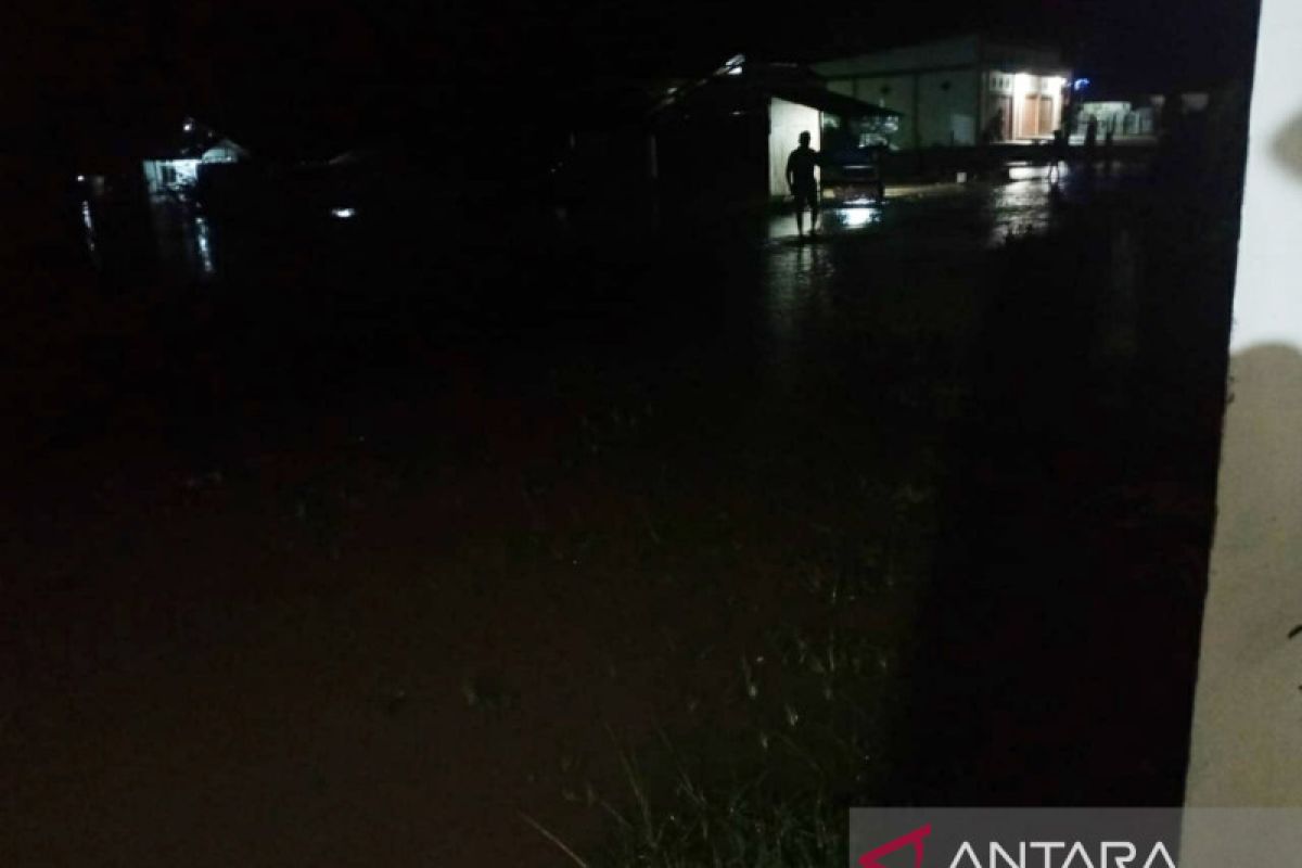 Desa Barati Kabupaten Poso  dilanda banjir karena curah hujan tinggi