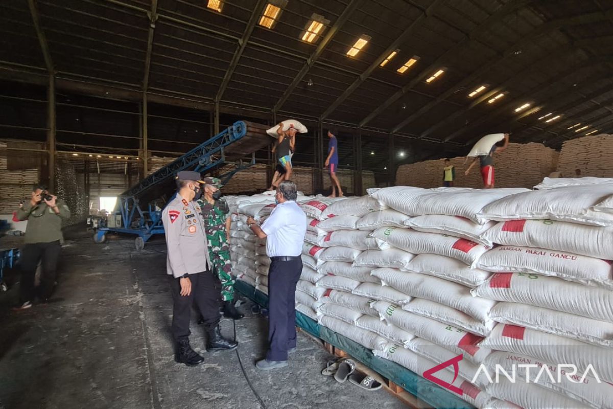 Kapolda Gorontalo dan Danrem tinjau stok gula di Tolangohula