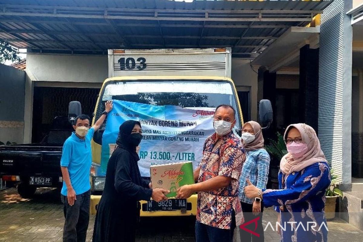 Disperindag Probolinggo sediakan 12.023 liter minyak goreng untuk puluhan UMKM