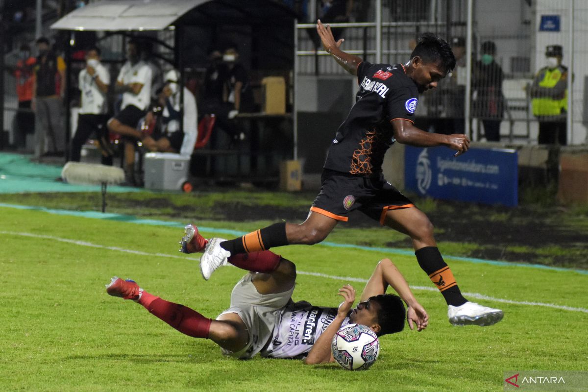 Liga 1 - Gol Spaso kokohkan Bali United di puncak klasemen usai tekuk Persiraja