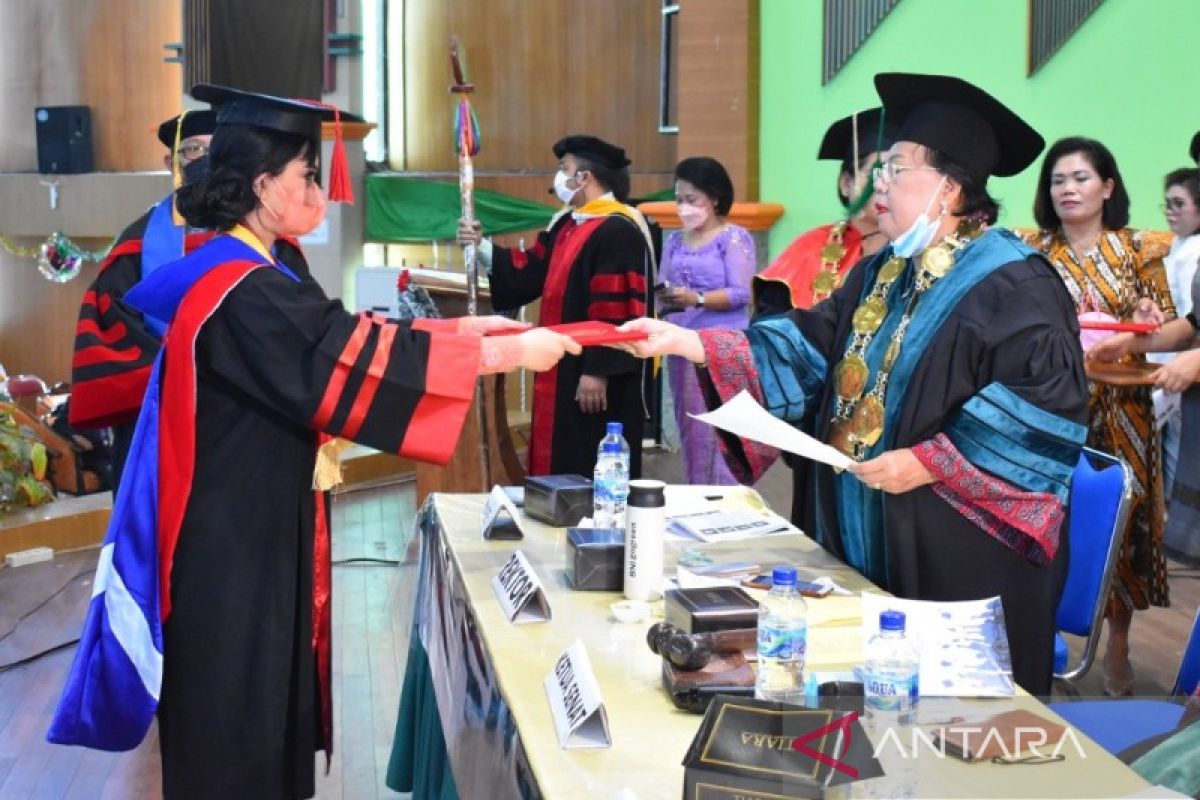 IAKN Tarutung wisuda 301 sarjana, magister dan doktor : Bidik pasar Inggris hingga Australia