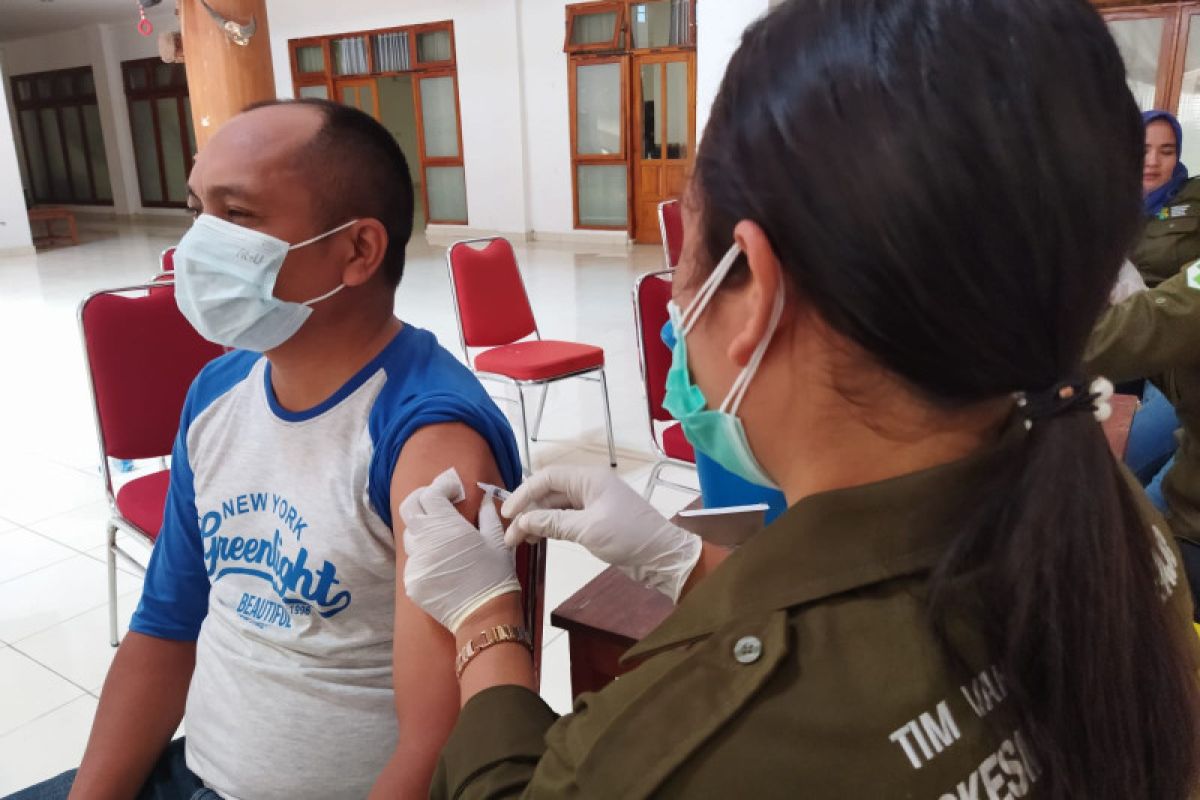 Capaian vaksinasi dosis satu di Manggarai Barat tertinggi se-NTT