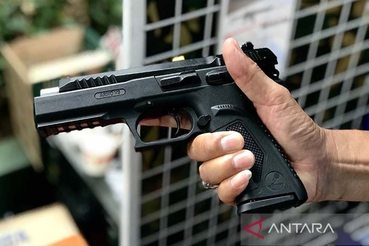 Produsen senjata Indonesia, PT Pindad perkenalkan pistol baru di Piala Danpaspampres