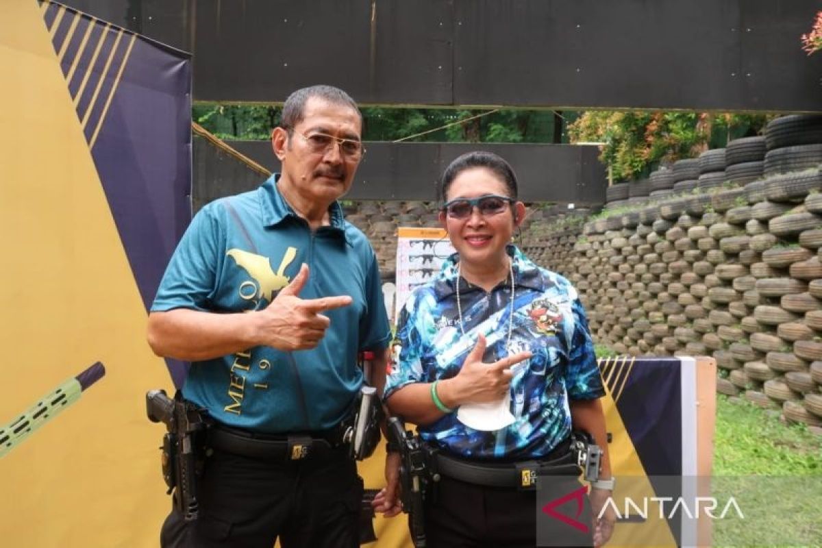 Titiek Soeharto dan Bambang Trihatmojo ikut Kejuaraan Tembak Piala Danpaspampres
