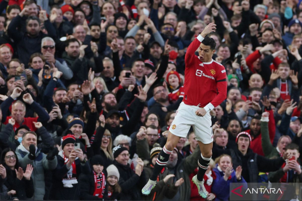 Liga Inggris- Trigol Ronaldo bantu MU raih kemenangan 3-2 atas Tottenham