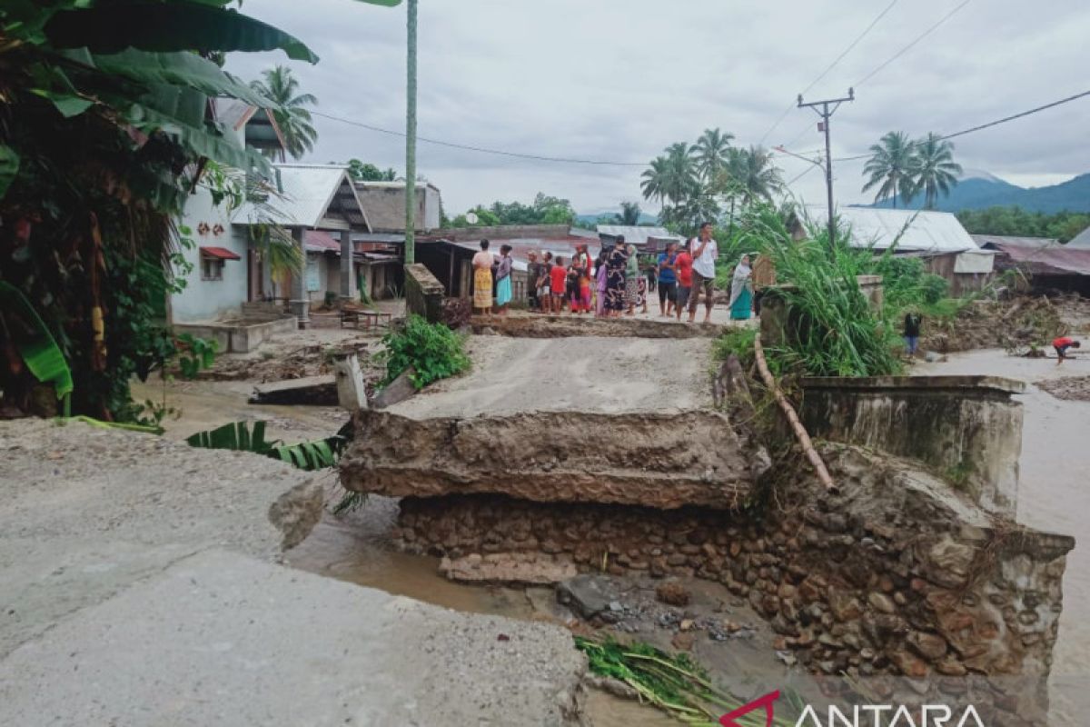 Tiga dusun di Kabupaten Sigi Sulteng diterjang banjir-longsor