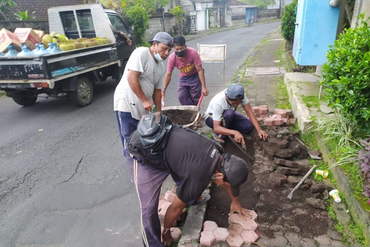 Dinas PUPR Denpasar perbaiki trotoar pejalan kaki
