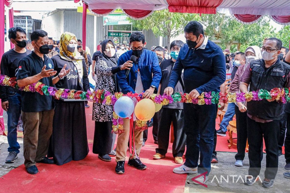 Sandiaga Uno berharap pujasera OKE OCE di Pacitan bangkitkan ekonomi